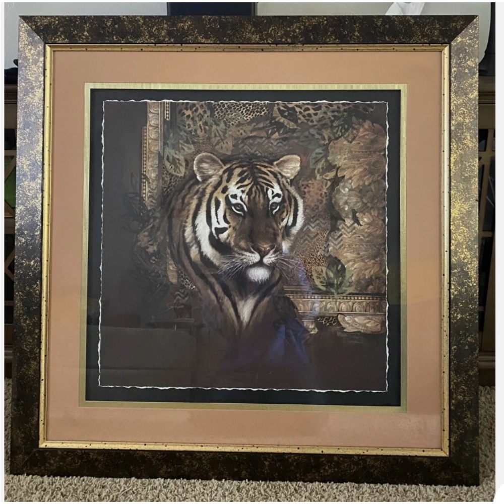 Great condition home interior Frame